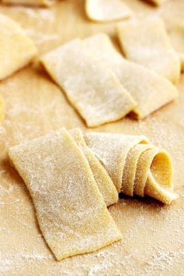 Pappardelle. Receta gatimi. Dieta mesdhetare.