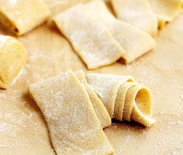 Pappardelle. Receta gatimi. Dieta mesdhetare.