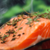Salmon i marinuar. Receta gatimi. Dieta mesdhetare.