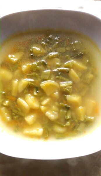 Supë napoletane. Receta gatimi. Dieta mesdhetare.