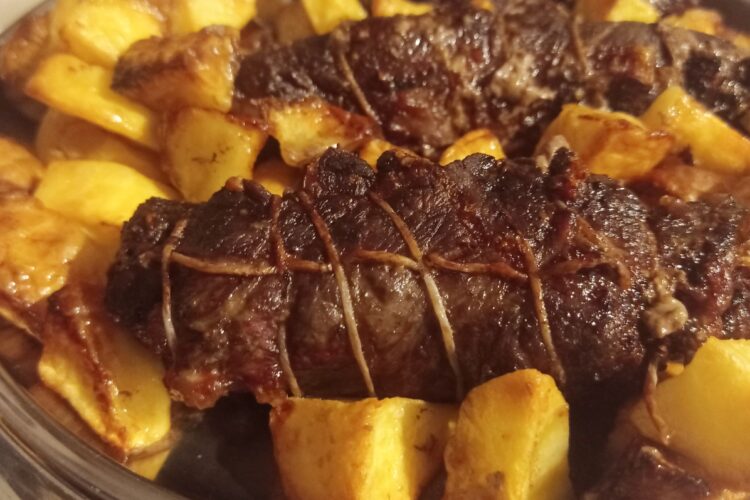 Role napoletane. Receta gatimi. Dieta mesdhetare.