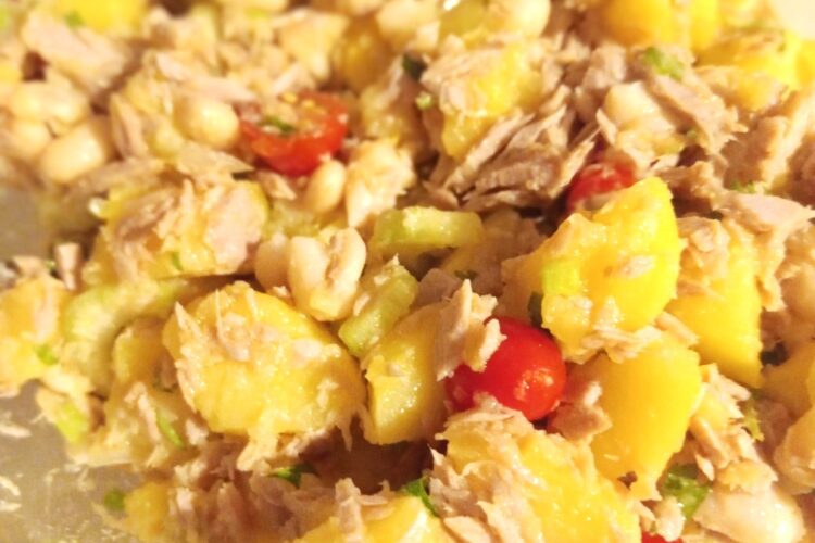 Sallatë patate me ton. Receta gatimi. Dieta mesdhetare.