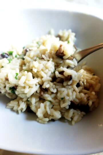 Oriz me kërpudha Pioppini. receta gatimi. Dieta mesdhetare.