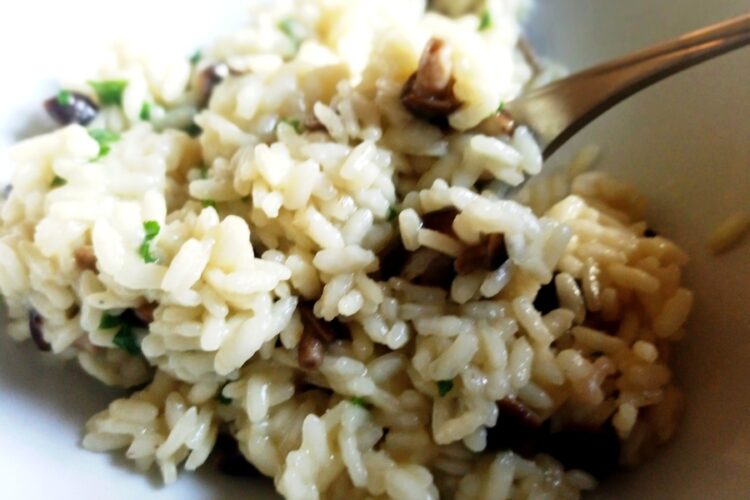 Oriz me kërpudha Pioppini. receta gatimi. Dieta mesdhetare.