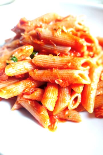 Makarona me ton. Receta gatimi. Dieta mesdhetare.